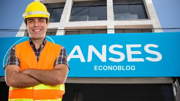 Trabajador con casco en Anses