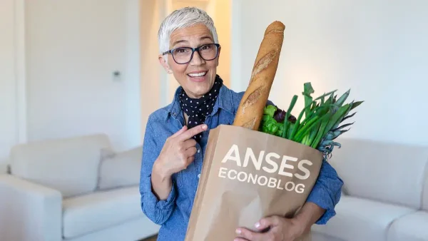 Jubilada de Anses comprando