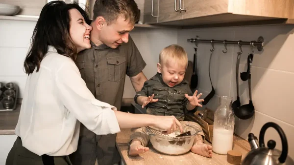 Familia cocinando
