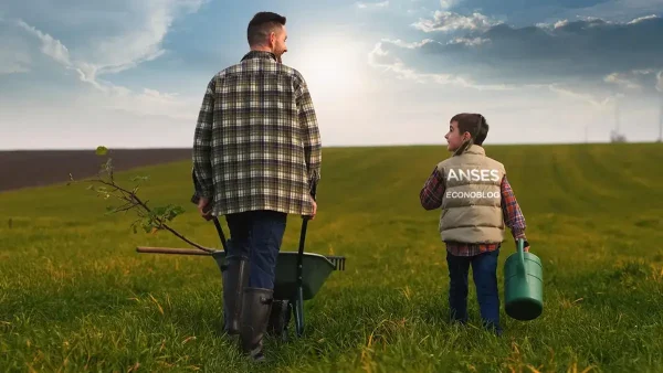 Trabajador rural con hijo usando campera de Anses