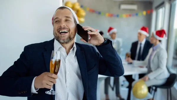 Empleados festejando por Navidad