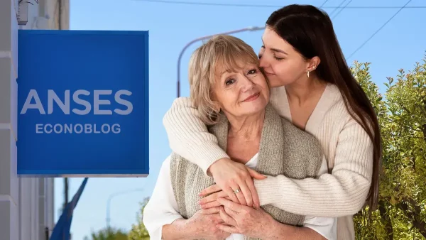 Jubilada con su hija en Anses