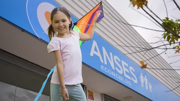 Niña del SUAF en Anses